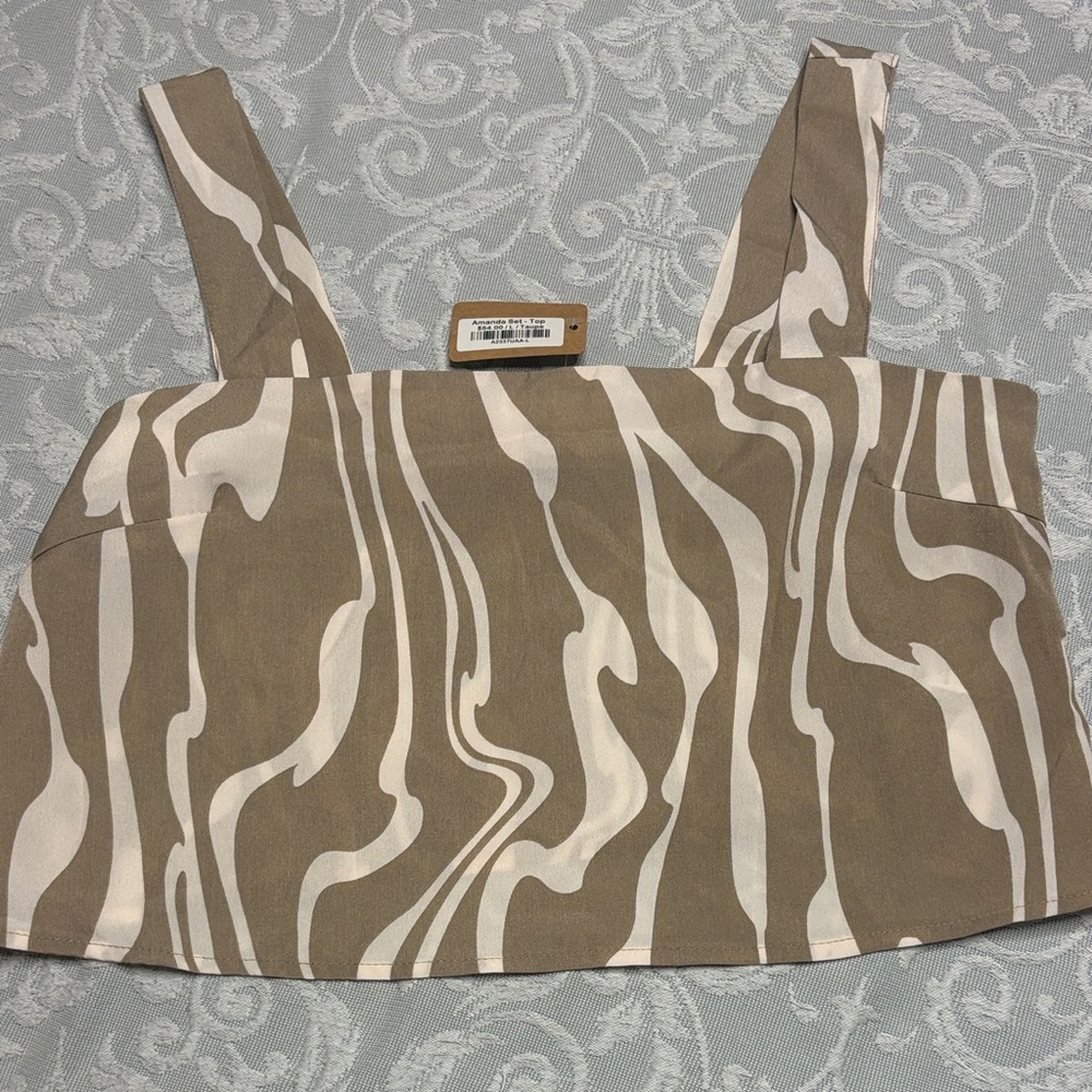 Vestique Tan and Cream Crop Top